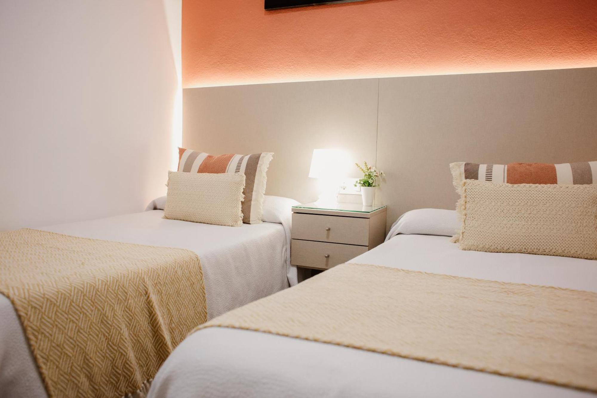 Apartamentos Turisticos Mastil 16 มาลากา ภายนอก รูปภาพ