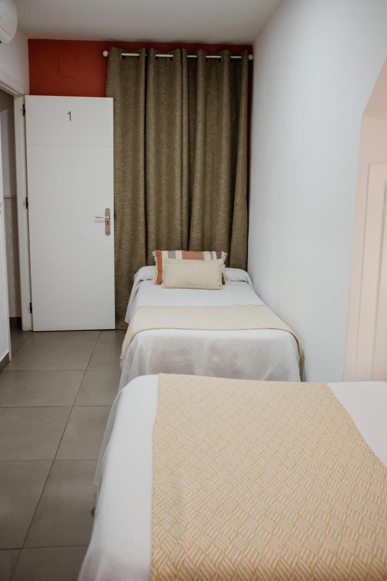 Apartamentos Turisticos Mastil 16 มาลากา ภายนอก รูปภาพ