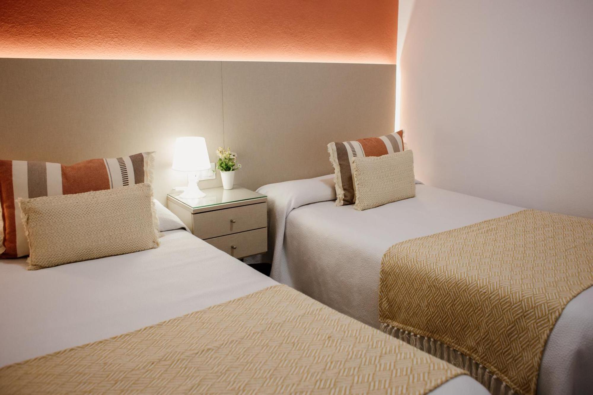 Apartamentos Turisticos Mastil 16 มาลากา ภายนอก รูปภาพ